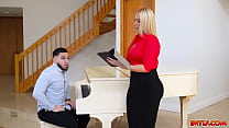 This horny piano teacher will make you want to learn more from her